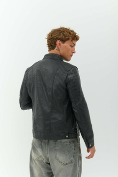 CAMPERA ECOCUERO THIAGO en internet