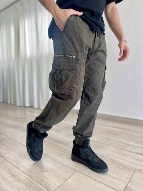 PANTALON CARGO GABARDINA LAND - VERDE MILITAR - comprar online