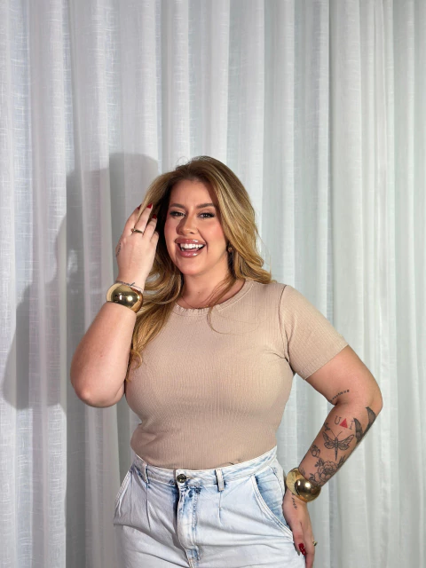 Blusa Baby Look bege Plus