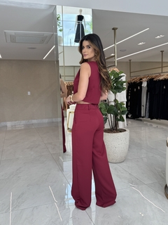 Conjunto colete e pantalona na internet