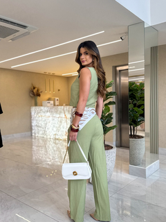 Conjunto blusa e pantalona na internet