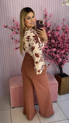Calça Amanda Marrom na internet