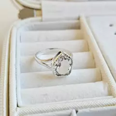 ANILLO CON PIEDRA CUARZO TRASLUCIDO - comprar online