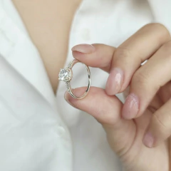 ANILLO CLASICO CON CUBIC TRANSPARENTE - comprar online