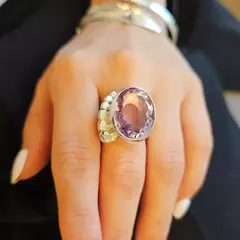 ANILLO EXCLUSIVO CON AMATISTA FACETADA