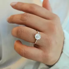 ANILLO DE FLOR CON CUBIC