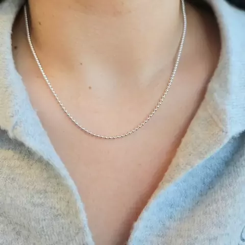 CADENA TODA DE BOLITAS