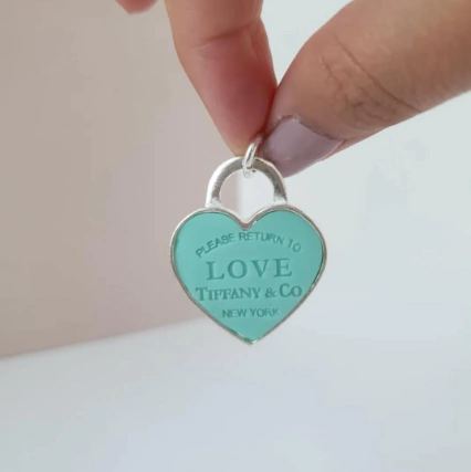 DIJE CORAZON DE TIFFANY EN RESINA VERDE AGUA M