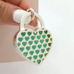 DIJE CORAZON DE TIFFANY EN RESINA VERDE CON TORZO LABRADO - comprar online
