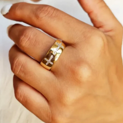 ANILLO LABRADO CON CRUZ MICROPAVE