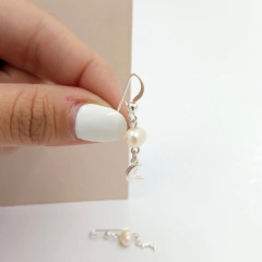 COLGANTE DE PERLA DE RIO Y LUNA