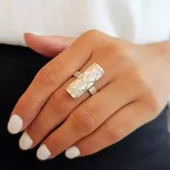 ANILLO CON NACAR