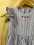 VESTIDO EM TECIDO ANARRUGA LISTRADO / CELESTE na internet