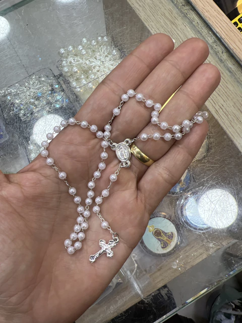 Terço de Pérolas disponível em 3 cores - comprar online