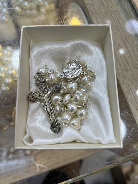 Terço Italiano Nossa Senhora Aparecida Madre Pérolas em formato de coração - comprar online