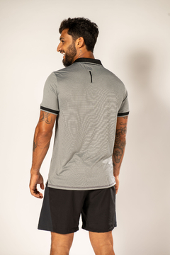 CAMISETA POLO POLIAMIDA DRY CINZA na internet