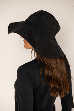 CHAPEU COM PROTEÇÃO UV E DETALHE NA ABA PRETO - comprar online