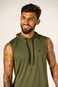 REGATA POLIAMIDA DRY COM CAPUZ VERDE MILITAR - comprar online