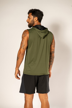 REGATA POLIAMIDA DRY COM CAPUZ VERDE MILITAR - Overskin