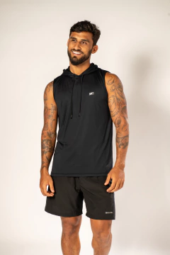 REGATA POLIAMIDA DRY COM CAPUZ PRETO