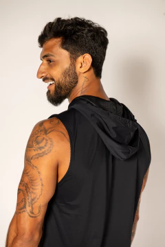 REGATA POLIAMIDA DRY COM CAPUZ PRETO - Overskin