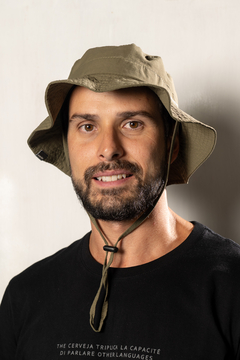 CHÁPEU COM PROTEÇÃO UV E CORDÃO CÁQUI - UNISSEX