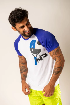 CAMISETA CURTA RAGLAN HP BRANCO E AZUL OCEANO na internet