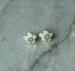 Aretes flor de madre perla