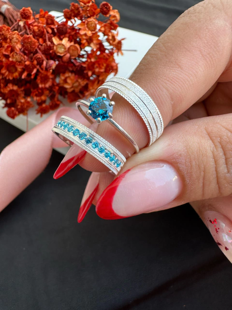 Aliança de namoro lisa e diamantada Cristal blue 4mm (LEIA A DESCRIÇÃO)