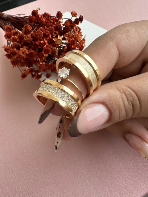 Aliança de noivado e casamento com pedras Chandon Gold 8mm (LEIA A DESCRIÇÃO)