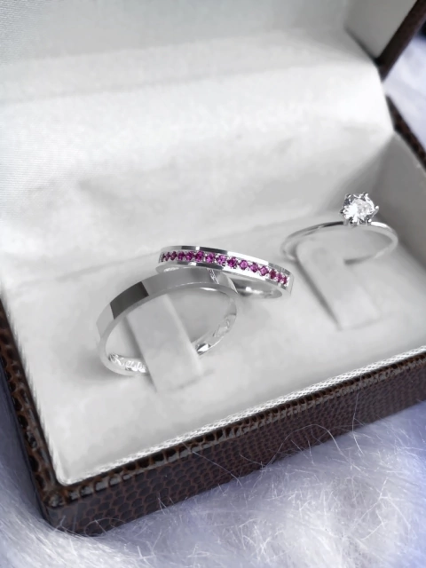 Aliança de namoro com pedras Rose Real 2,5mm (LEIA A DESCRIÇÃO)