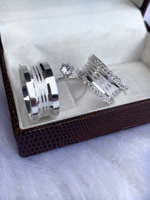 Aliança de namoro com pedras Paris 10mm (LEIA A DESCRIÇÃO) - comprar online