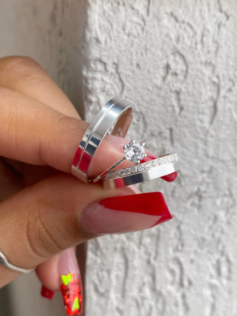 Aliança de namoro Lisa com pedras Saint 4mm (LEIA A DESCRIÇÃO)