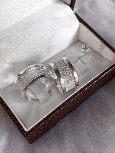 Aliança de namoro com pedras Dubai 10mm (LEIA A DESCRIÇÃO)