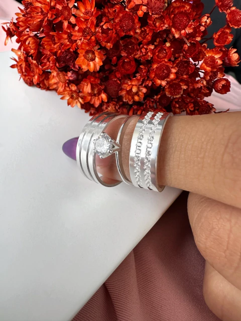 Aliança de namoro com pedras Lyn 6mm (LEIA A DESCRIÇÃO)