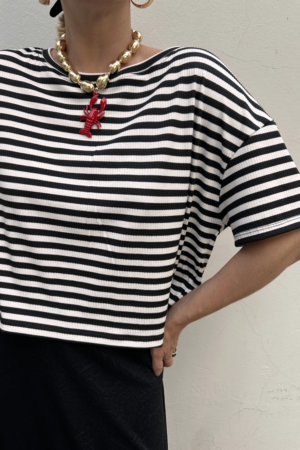 Camiseta Mais Curta Listra Preto e Branco