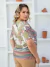 Blusa de tecido estampada, manga curta e gola "V" - comprar online
