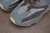 Tênis Adidas Yeezy Boost 700 na internet