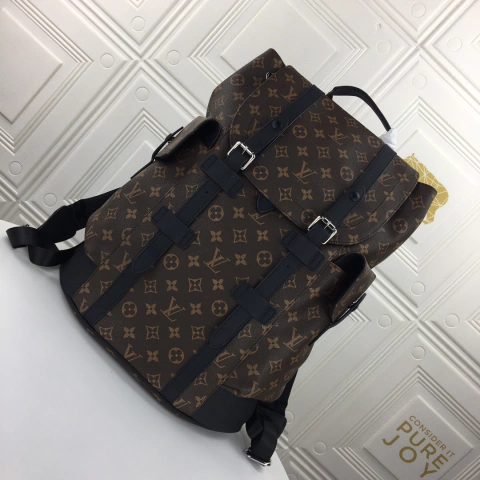 Mochila Louis Vuitton - (cópia)