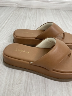 CHINELO FLATFORM BALI CAMEL - comprar online