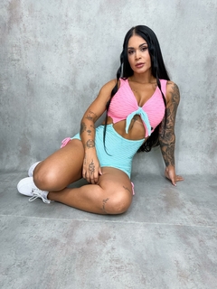 Macaquinho Empina Bumbum Anitta Argola Bi Color Verde e Rosa