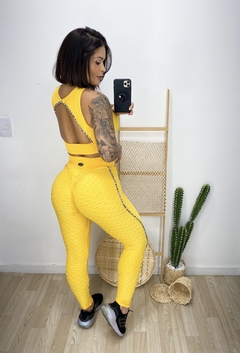 Conjunto Top e Legging Cinto Empina Bumbum Amarelo com Oncinha Brocado - loja online