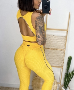 Conjunto Top e Legging Cinto Empina Bumbum Amarelo com Oncinha Brocado - WORKOUTFITBRAZIL
