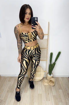 Conjunto Top e Legging Cinto Empina Bumbum Estampa Zebra Dourada