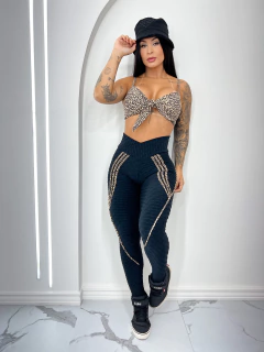 Conjunto Top com Bojo e Legging Empina Bumbum Brocado Preta com Oncinha - WORKOUTFITBRAZIL