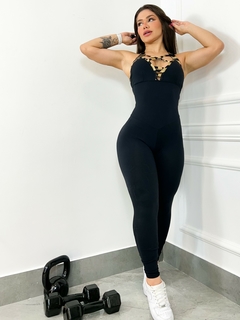 Macacão Legging Empina Bumbum Preto com Detalhes Zebra Dourada