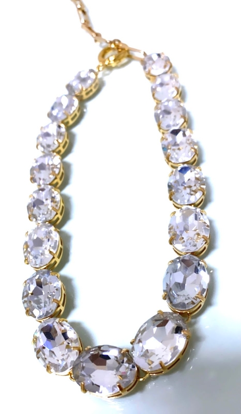 Colar riviera banhado com cristais translúcidos.