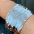 Bracelete African 5cm largura, com miçangas três tons e detalhes em crochê fio metal ouro, fecho magnétco, 20cm. - comprar online