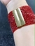 Bracelete em crochê cor única, fio metal vermelho e vidrilhos tchecos no mesmo tom, fecho magnético. - comprar online