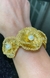 Pulseira/Bracelete em crochê, com três aspirais em fio dourado, perola shell, fecho magnético.